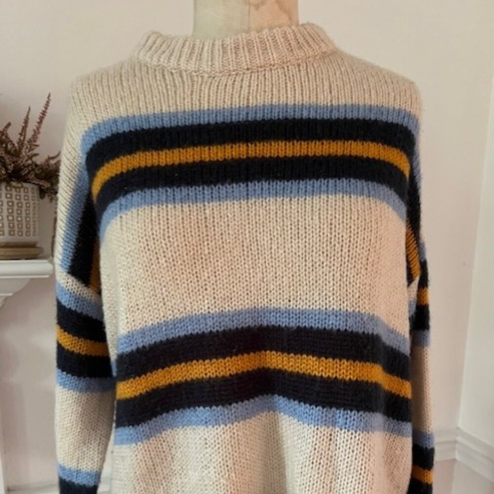 URBAN OUTFITTERS Cozy Fall Sweater!